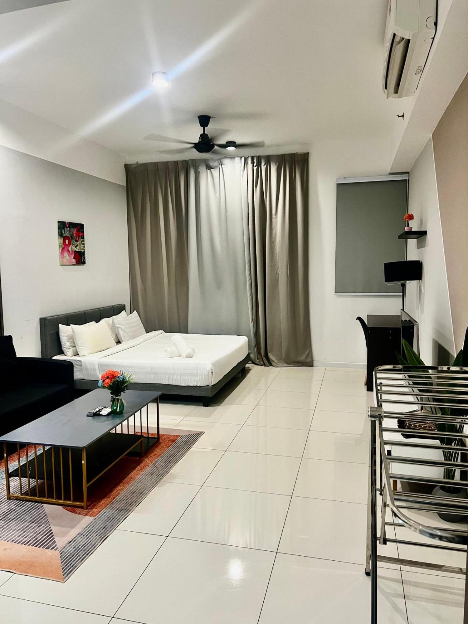 Apartment Klcc 1 By Chamber *